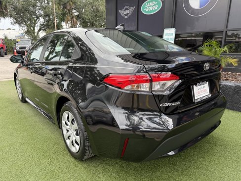 Used 2022 Toyota Corolla LE image 4