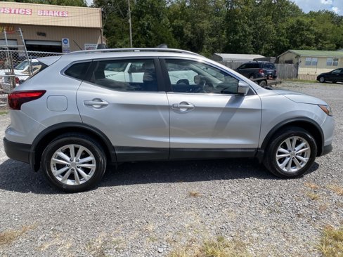 Used 2017 Nissan Rogue Sport SV w/ SV Premium Package image 4