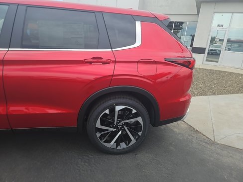 New 2025 Mitsubishi Outlander SE image 13