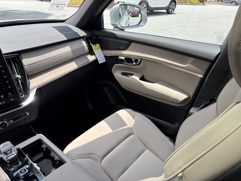 New 2026 Volvo XC90 B6 Plus w/ Protection Package Premier image 15