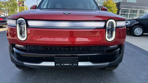 Used 2025 Rivian R1S Adventure image 16