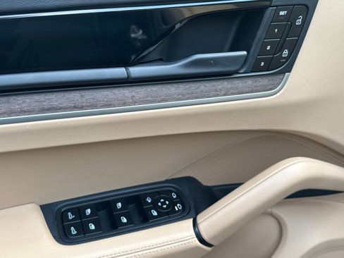 Certified 2024 Porsche Cayenne Coupe image 19