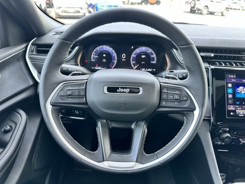 New 2025 Jeep Grand Cherokee Altitude image 14