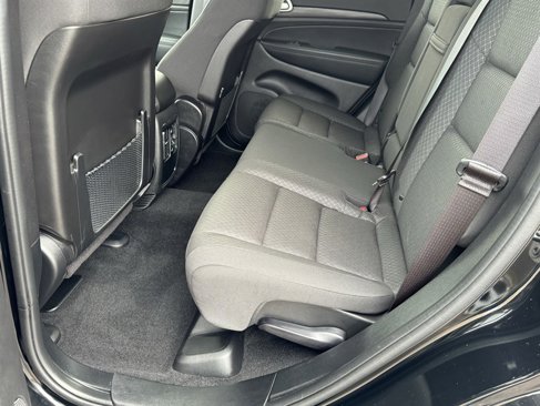 Used 2021 Jeep Grand Cherokee Laredo image 17
