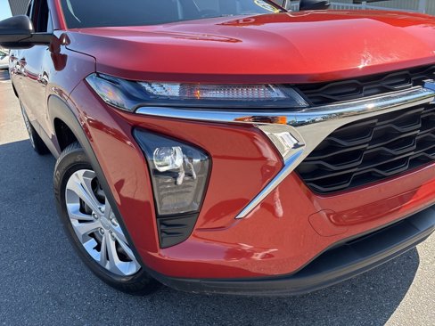 Used 2024 Chevrolet Trax LS w/ Driver Confidence Package image 8