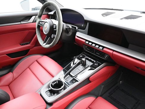 Certified 2025 Porsche 911 Carrera image 9