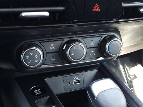 Used 2025 Nissan Kicks S image 19