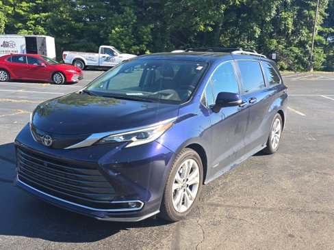Used 2021 Toyota Sienna Platinum image 4