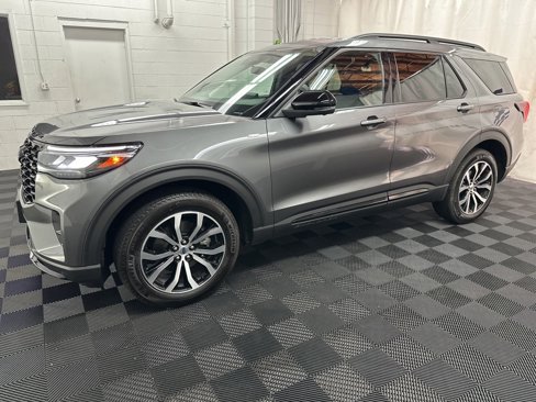 Used 2025 Ford Explorer ST-Line image 5