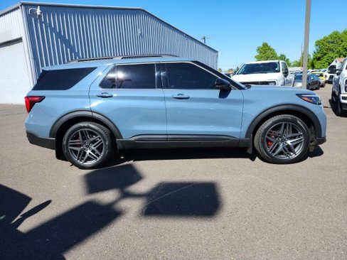 Used 2025 Ford Explorer ST image 10