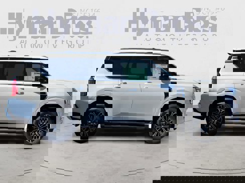 New 2026 Nissan Armada Platinum image 2