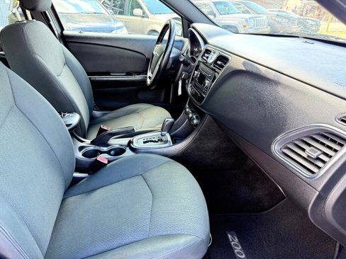 Used 2011 Chrysler 200 Touring image 15