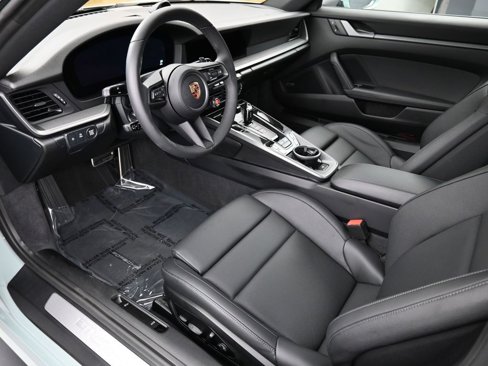 Certified 2025 Porsche 911 Carrera image 4