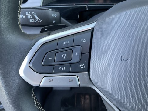 Used 2024 Volkswagen Atlas Cross Sport SE image 30