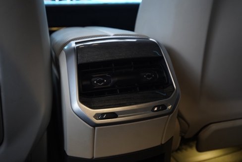 Used 2023 BMW 760i xDrive image 28