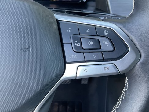 Used 2024 Volkswagen Atlas Cross Sport SE image 31