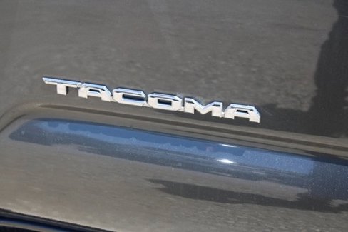 Used 2017 Toyota Tacoma TRD Off-Road image 9