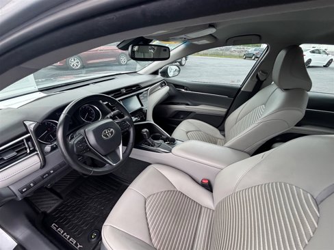 Used 2018 Toyota Camry image 10