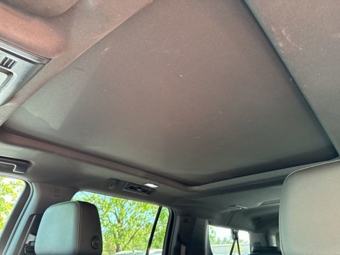 Used 2022 Chevrolet Suburban LT w/ Luxury Package image 14