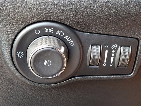 Used 2022 Jeep Compass Altitude w/ Sun and Sound Group image 26