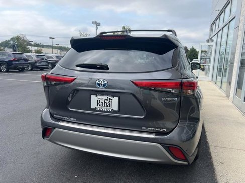 Certified 2020 Toyota Highlander Limited Platinum image 4