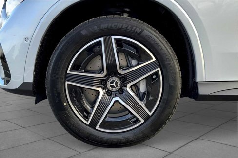 Used 2025 Mercedes-Benz GLC 300 4MATIC image 14