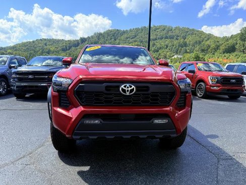 Used 2024 Toyota Tacoma TRD Off-Road image 3