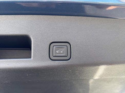Used 2025 Chevrolet Traverse LT image 19