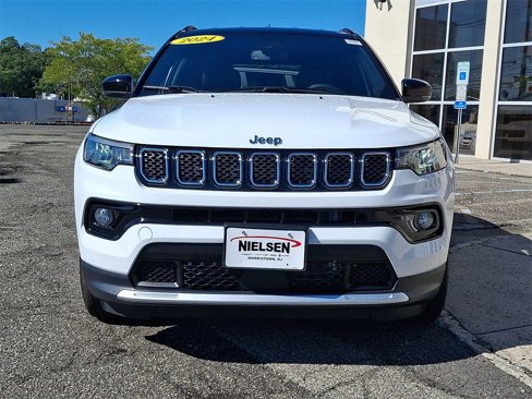 Used 2024 Jeep Compass Limited image 29