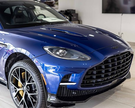 Used 2025 Aston Martin DBX 707 image 3