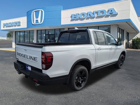New 2026 Honda Ridgeline Black Edition image 4