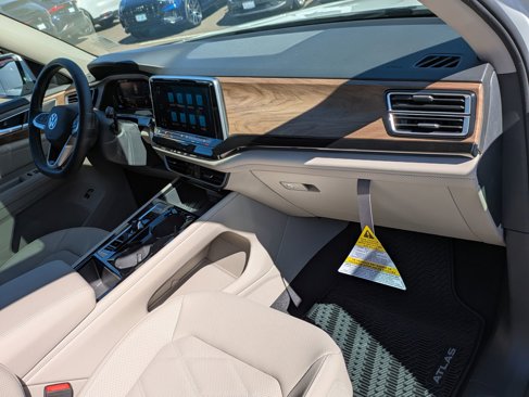 New 2025 Volkswagen Atlas SE image 32