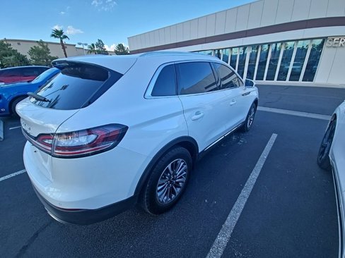 Used 2023 Lincoln Nautilus Reserve w/ Luxury Package image 2
