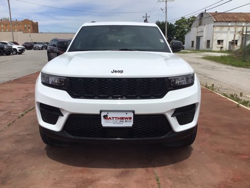 New 2025 Jeep Grand Cherokee Altitude image 8