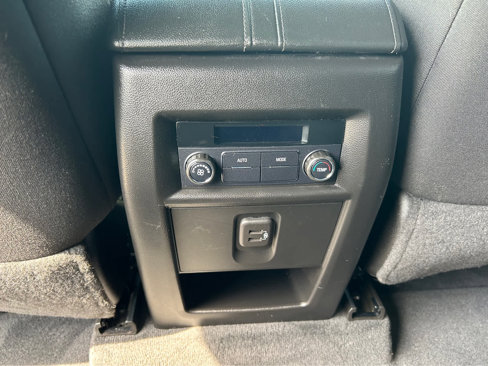 Used 2022 Chevrolet Traverse LT image 24