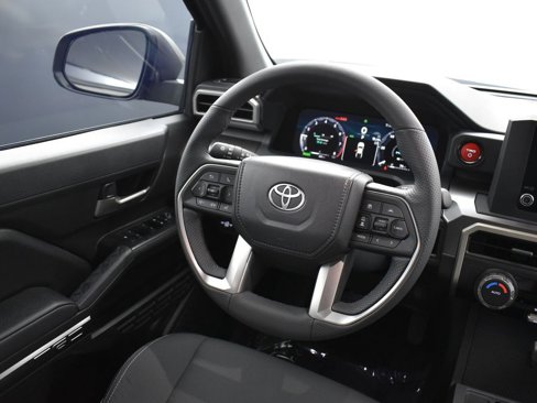 Used 2025 Toyota Tacoma TRD Off-Road image 16