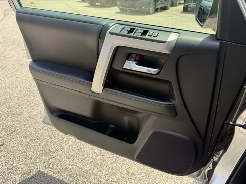 Used 2018 Toyota 4Runner SR5 Premium image 26