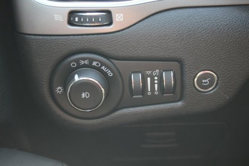 Used 2021 Jeep Cherokee Limited image 16