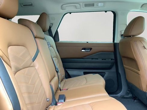 New 2025 Nissan Pathfinder Platinum image 13