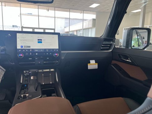 Used 2025 Lexus GX 550 image 27