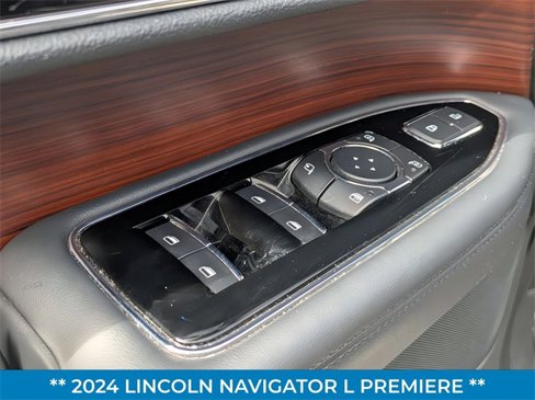 Certified 2024 Lincoln Navigator L 4WD image 12