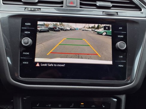 Certified 2022 Volkswagen Tiguan SE image 23
