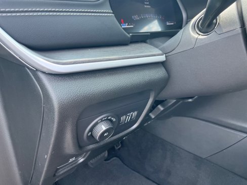 Used 2023 Jeep Grand Cherokee Limited image 23
