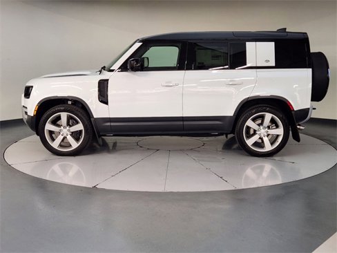 New 2024 Land Rover Defender 110 SE image 5