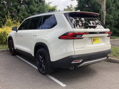 Used 2024 Toyota Grand Highlander AWD Hybrid image 8
