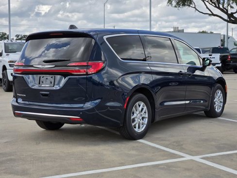 New 2025 Chrysler Pacifica Select image 4