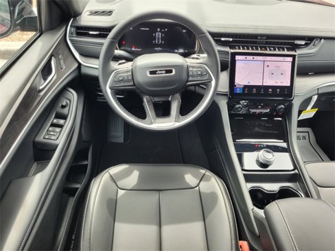 New 2025 Jeep Grand Cherokee Limited image 8