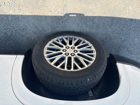 New 2026 GMC Acadia Denali w/ LPO, Floor Liner Package image 9