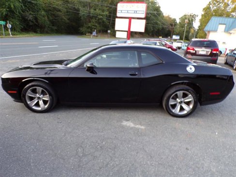 Used 2016 Dodge Challenger SXT image 13