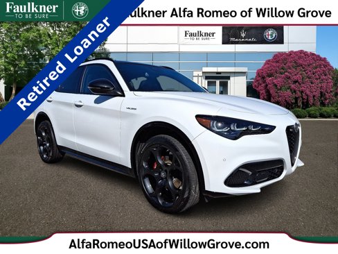 New 2025 Alfa Romeo Stelvio Sprint image 1
